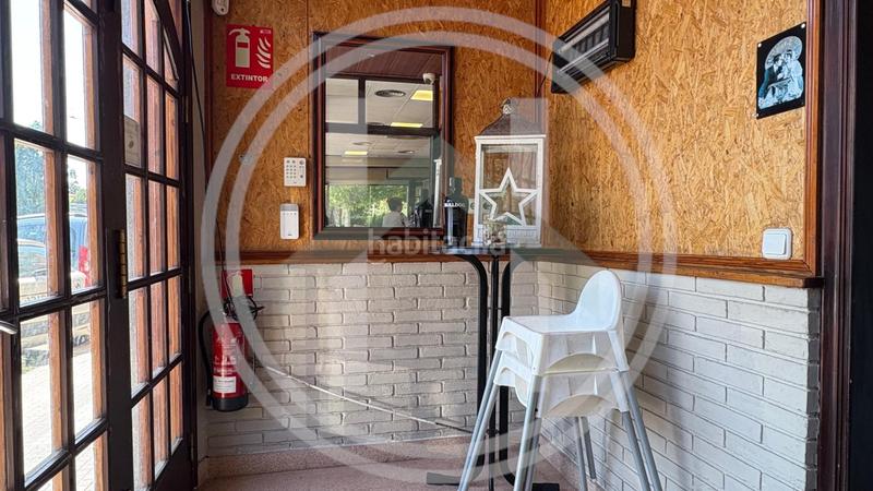 Foto a052eb80-52bc-4f44-ab76-7f106e2d22e9. Pas-de-porte local commercial dans Roca del Vallès (La)