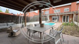 Casa in Cardedeu. Exclusiva casa con jardín y piscina en la serreta, cardedeu ampl