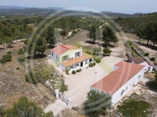 Haus  Del polígon 46. Excepcional finca rústica en el valle de la burga, junto a el pe