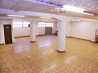 Nau industrial a Barri Antic. Oficina y espacio diáfano en el centro de manresa