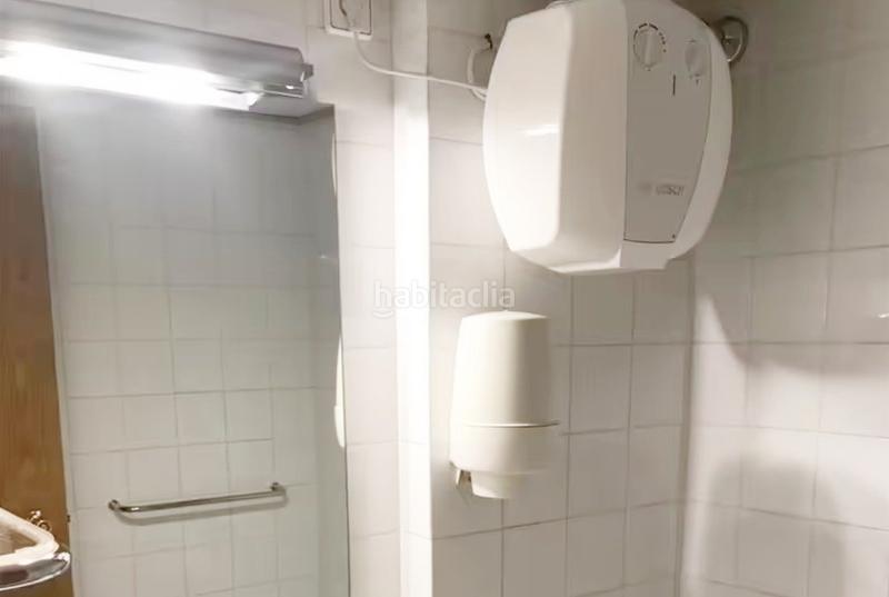 Foto 0db5a182-f324-4fed-9475-720e4e94c976. Local comercial inmejorables condiciones para su despacho en Granollers