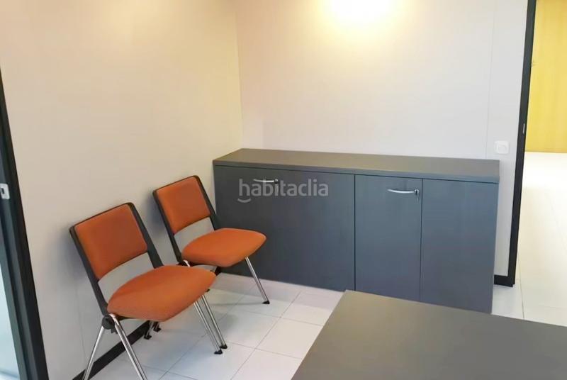 Foto 0df04806-4bb4-40ba-bc91-9fe47980ff0d. Local comercial inmejorables condiciones para su despacho en Granollers