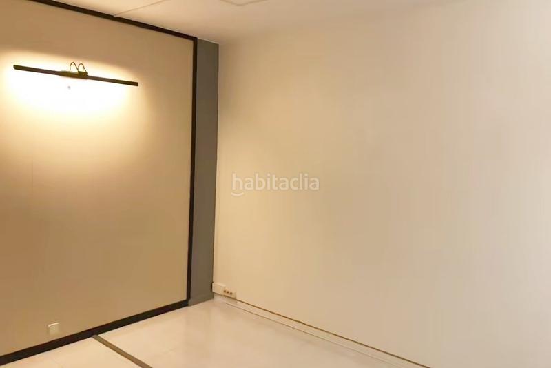 Foto 24ab4198-9228-484b-b001-ee7c45b97095. Local comercial inmejorables condiciones para su despacho en Granollers