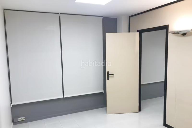 Foto 75cb310a-cac6-49b2-ae9e-89c51e50729f. Local comercial inmejorables condiciones para su despacho en Granollers