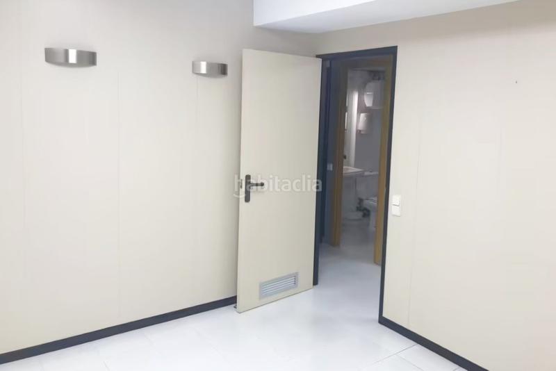 Foto 8bfca25b-0a9c-4dca-9601-387575721f0a. Local comercial inmejorables condiciones para su despacho en Granollers