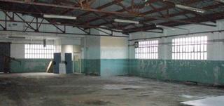 Nau industrial  Carrer dels avis fortuny. Nave industrial con altillo como vivienda