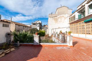 Edificio  Carrer sant joan. Edificio emblemático en plaza la vila