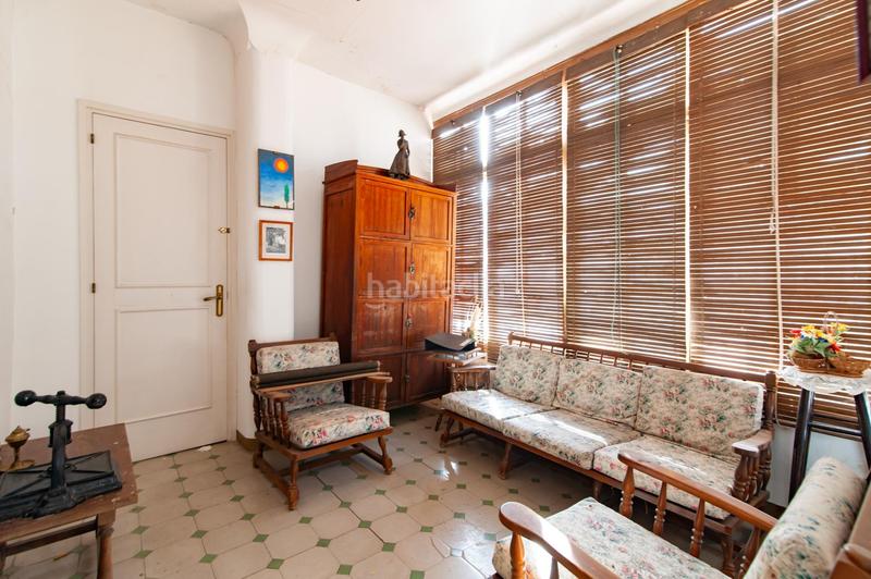 Foto a6603505-777e-46ce-a005-1c34d7f28180. Edificio  emblemático en plaza la vila en Vilafranca del Penedès