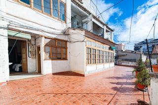 Edificio  Carrer sant joan. Edificio emblemático en plaza la vila