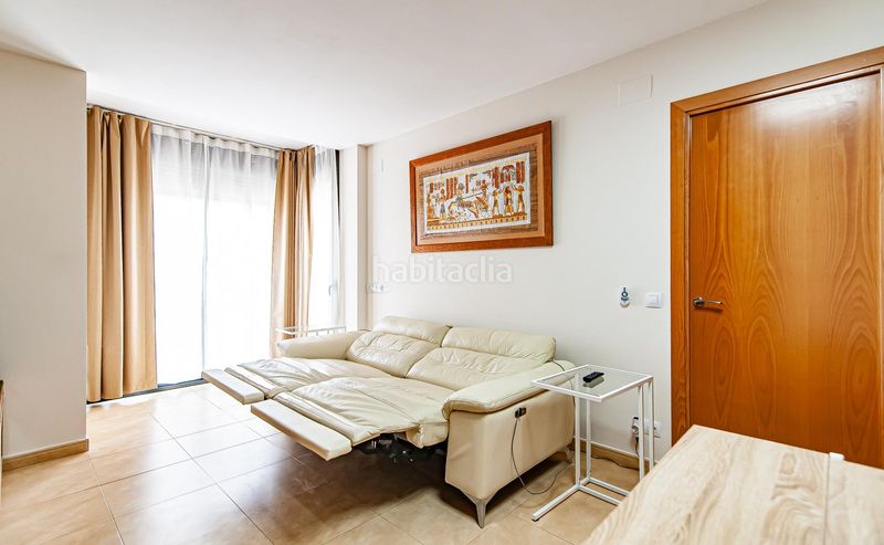 Foto b1de2858-ac2c-4e9e-ae9a-92ed8e841b9d. Rent flat with parking in Granada (La)