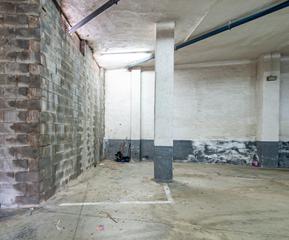 Aparcament cotxe  Carrer germanor. Parking para coche pequeño