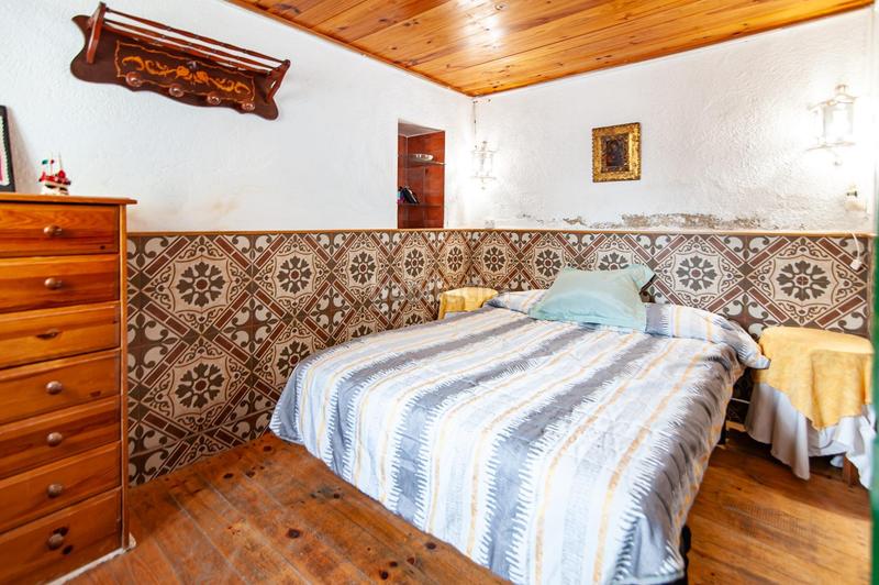 Foto 67d6aa4d-511a-4ace-889f-94b9e595736b. Casa aparellada a Castellet i la Gornal