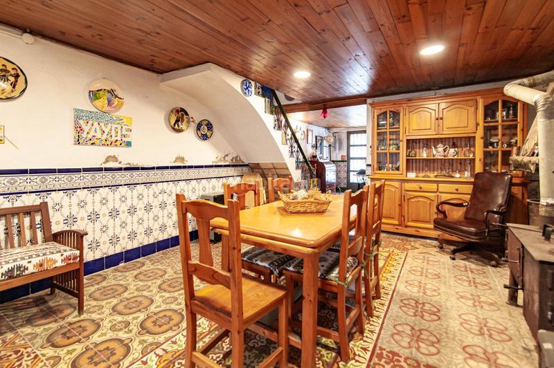 Foto 85636fb8-3929-4f64-9dff-d712cb7b5826. Casa aparellada a Castellet i la Gornal