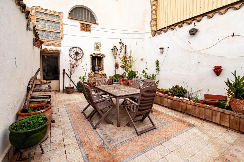 Foto c3b82ccb-daf8-48ff-8862-8498d38c7044. Casa aparellada a Castellet i la Gornal