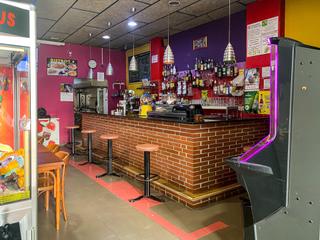Location Local commercial  Calle eugeni d'ors. Local en barrio st. julia