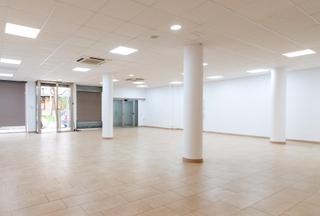 Rent Business premise  Carrer la granada. Local versátil en el centro de vilafranca