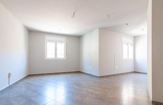 Rent Office space  Carrer rafael casanova. Oficina con luz natural y privacidad