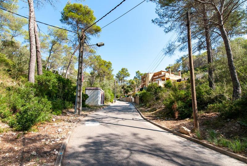 Foto 880bac2f-0f09-4031-a0f2-33f7681b82a4. Terreno residencial en carrer del duc 16 construye el hogar que imaginas en Olivella