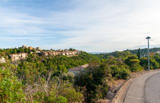 Terreny residencial  Calle de la devesa de girona. Terreno en venta con vistas al mar y la montaña  segur de calafe