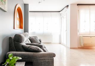 Location Appartement  Calle balta de cela. Piso luminoso con balcón y plaza de parking