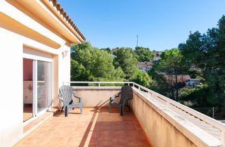 Haus  Calle del pintor dalí. Casa independiente con piscina privada y gran terreno
