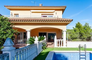 Haus  Calle del pintor dalí. Casa independiente con piscina privada y gran terreno