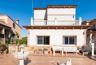 Maison  Calle del pintor dalí. Casa independiente con amplias posibilidades en valldemar