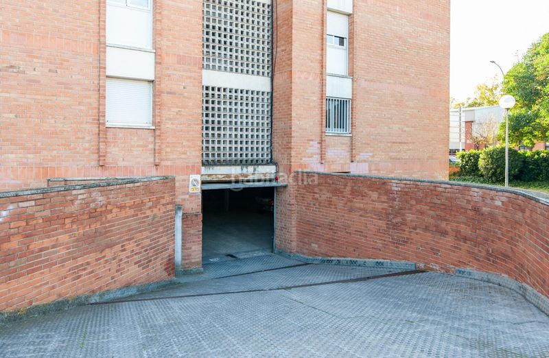 Foto a10052f7-cbd4-4f25-831a-9ab3f11386b4. Aparcament cotxe a L´Espirall Vilafranca del Penedès