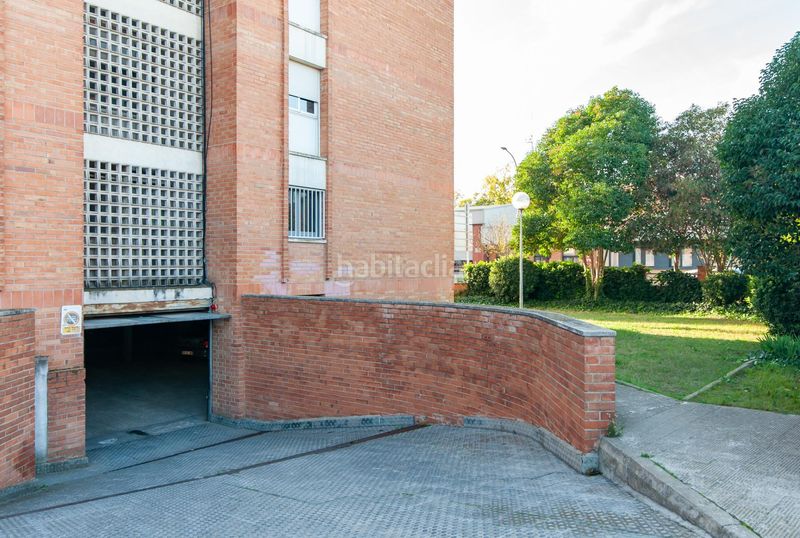 Foto c7f28c75-eac2-495c-8a9e-41fd1ad444e8. Aparcament cotxe a L´Espirall Vilafranca del Penedès