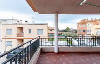 Casa  Carrer les casetes. Casa amplia con gran jardín en pacs del penedès