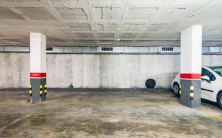 Aparcament cotxe a Carrer d'Antoni Mestres Jané