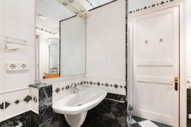 Foto f12052eb-55eb-476e-b366-b84b11a77ad0. Pis a Dreta de l´Eixample Barcelona