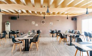 Miete Geschäftsraum  Serra. Local con gran jardín y espacios versátiles, ideal para restaura