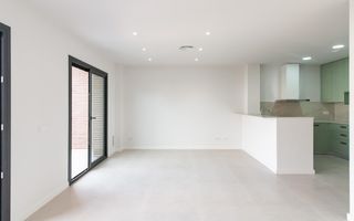 Rent Flat  Carrer cal bolet. Piso de obra nueva con balcón y espacios llenos de luz