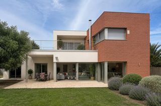 Lloguer Casa  Carretera diputacio. Una casa para disfrutar con calma amplitud, luz y jardín en vilo