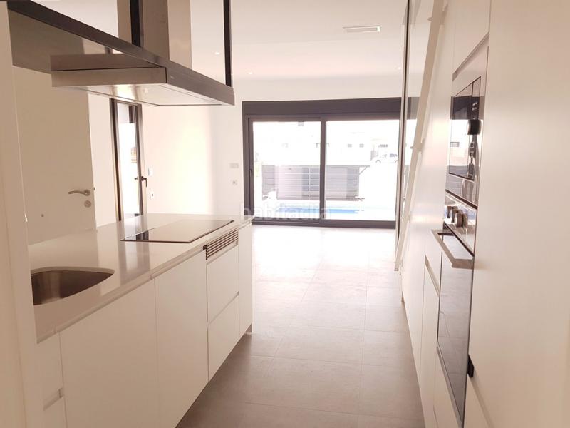 Foto ae8488d1-5d3e-48ba-9dcf-9a68699308f0. Chalet villa adosada de 3 dormitorios en Daya Nueva