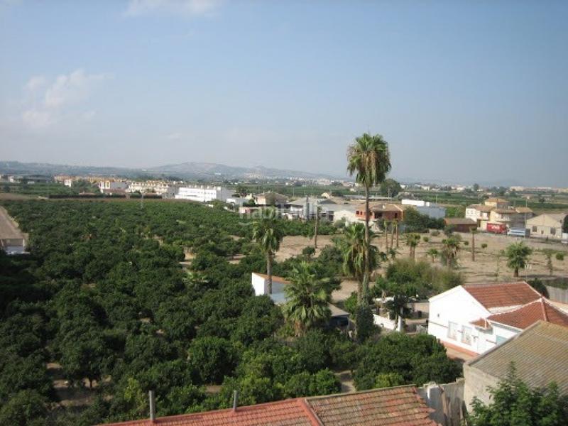 Foto e907f85a-b656-4f83-b6fc-7c4150c392bc. Chalet villa adosada de 3 dormitorios en Daya Nueva