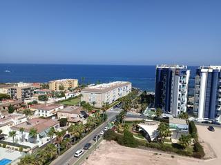 Apartament  Avenida de las olas. Apartamento de 3 dormitorios y 2 baños en punta prima