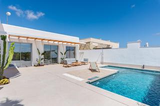 Chalet  Calle calle de formentera. Villa de 3 dormitorios con piscina privada en benijofar
