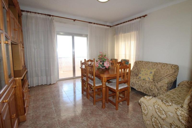 Foto 15f571f3-4c97-46d1-8aa2-1e1c2fab58f2. Chalet with parking in Zona los Frutales Torrevieja