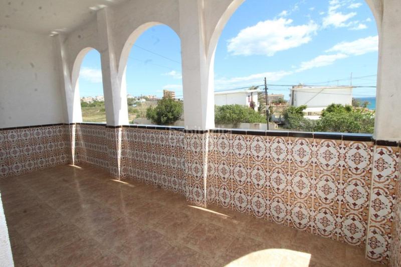 Foto 17dd3d49-7926-4d93-a62f-cbe3eace502d. Chalet with parking in Zona los Frutales Torrevieja