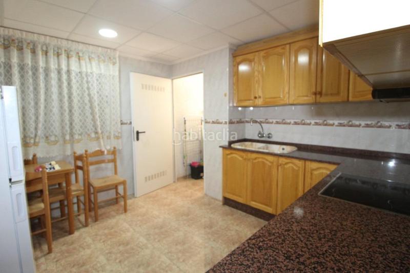 Foto 66c8efbf-fc3d-4923-a30d-b3dd67c0e674. Chalet with parking in Zona los Frutales Torrevieja