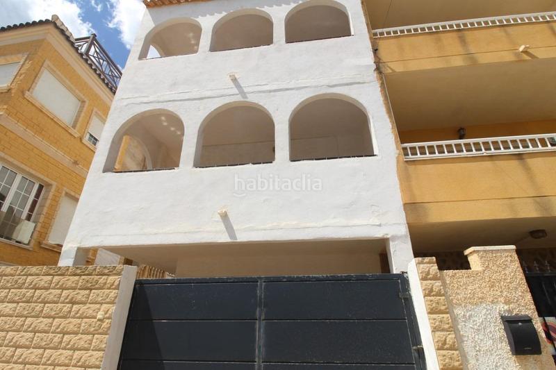 Foto 8091998d-3d3a-4b49-a245-c008bcaa2d3c. Chalet with parking in Zona los Frutales Torrevieja