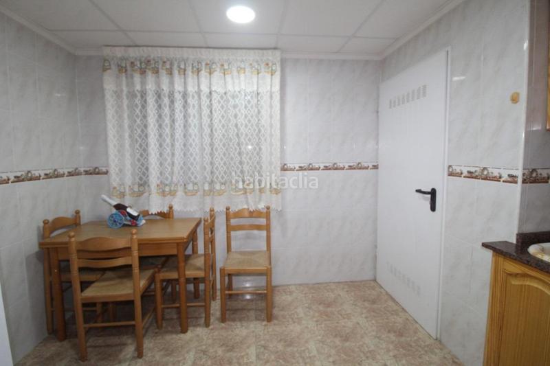 Foto b539648f-3c5c-4ee1-b616-27d6b2502d94. Chalet with parking in Zona los Frutales Torrevieja