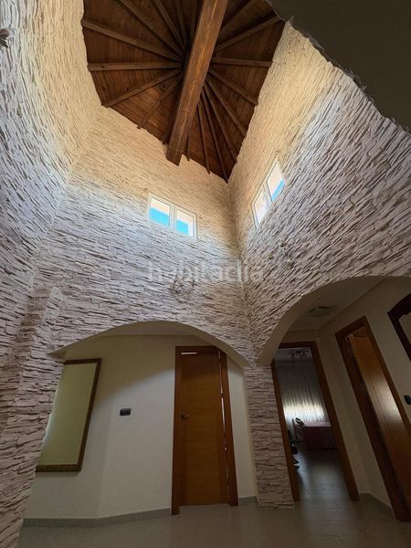 Foto aaec2d31-263b-4210-84d6-6f30e7d0800c. Xalet amb aparcament piscina a Catral
