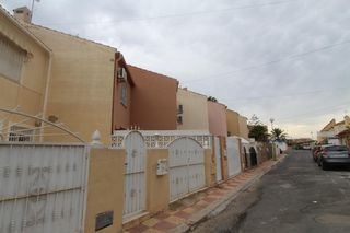Reihenhaus  Calle calle segura. Bonito chalet adosado en la zona de villasol torrevieja