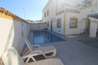 Maison jumelée  Calle ciruelo. Chalet con jardín y piscina privada en vistabella golf