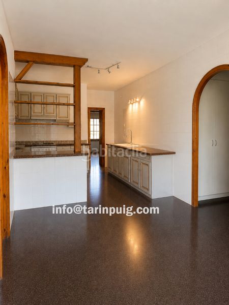 Foto 8f87a5d9-6af6-4333-b005-0ff5a6b7fb7e. Casa amb xemeneia calefacció aparcament piscina a Begues