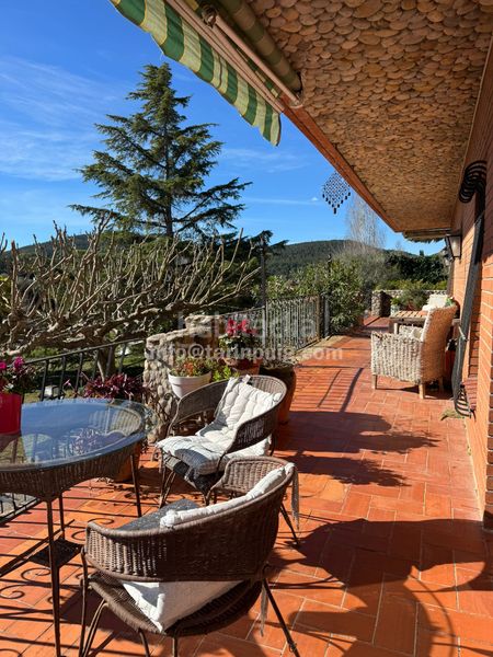 Foto ee3bb347-56c0-479b-9986-8a34977085b9. Casa amb xemeneia calefacció aparcament piscina a Begues
