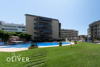 Appartement  Carrer d'amadeu vives. Apartamento en la urbanizacion las maldivas
